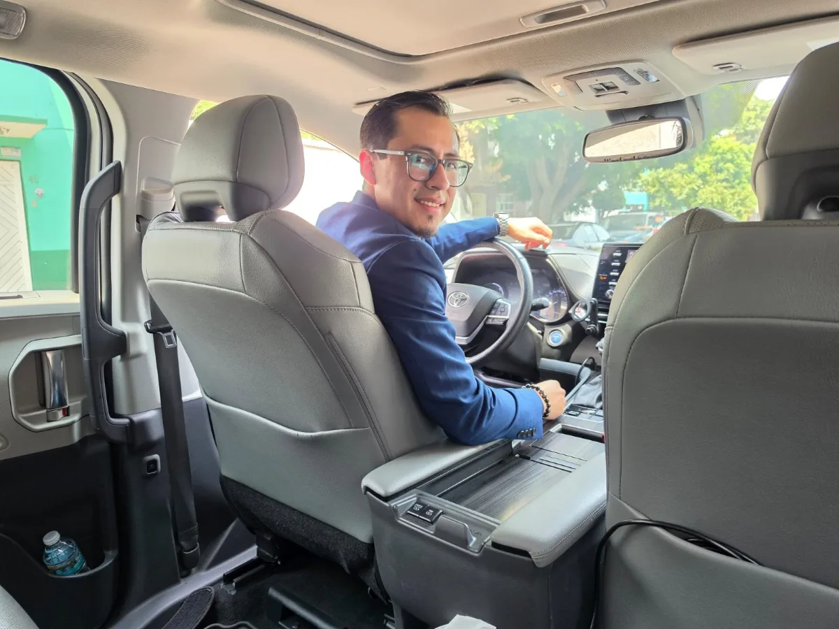 Renta de Toyota Sienna / van con chofer en CDMX - México Sublime